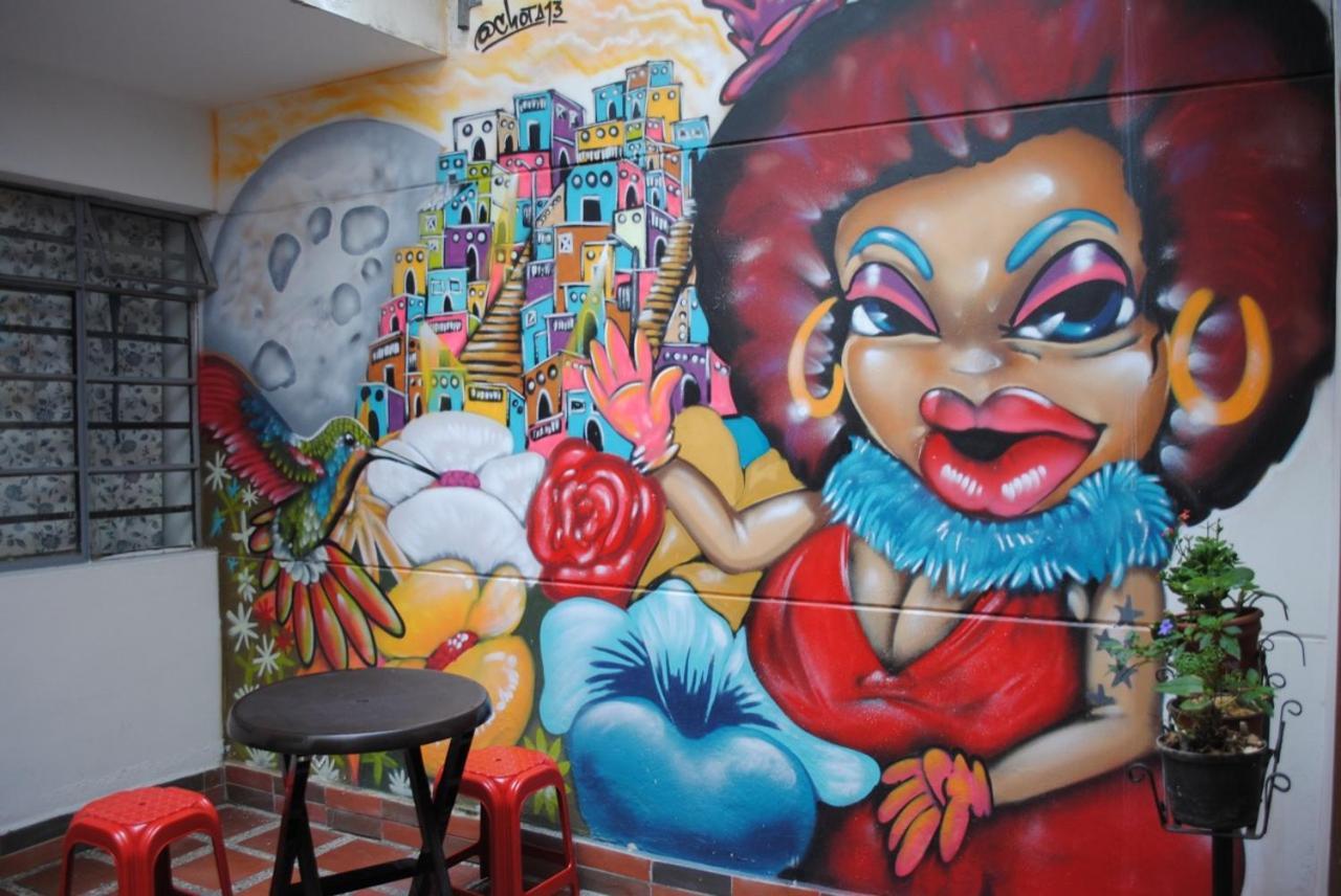 Casa Tuvia Parque Hostel Medellin Exterior photo
