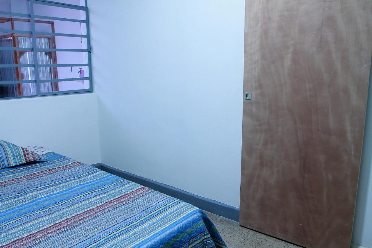 Casa Tuvia Parque Hostel Medellin Exterior photo