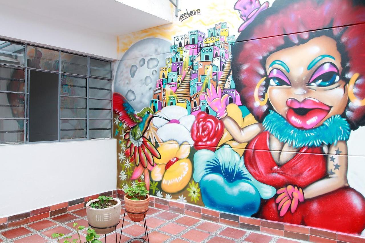 Casa Tuvia Parque Hostel Medellin Exterior photo